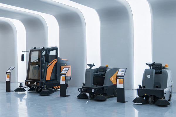 國產(chǎn)工業(yè)掃地機(jī)與進(jìn)口工業(yè)掃地機(jī)哪個(gè)好呢？