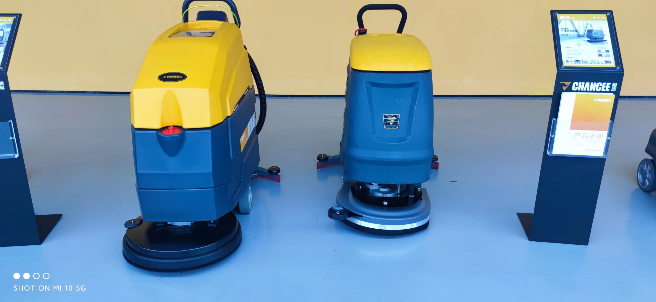 清潔設(shè)備廠家的駕駛式洗地機(jī)報價多少呢？