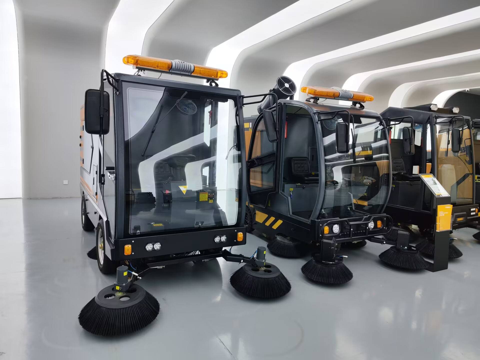 道路清掃車有哪些特點(diǎn)_清掃車機(jī)價(jià)格是多少呢？